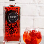 Piston Gin. STrawberry y Hibisco